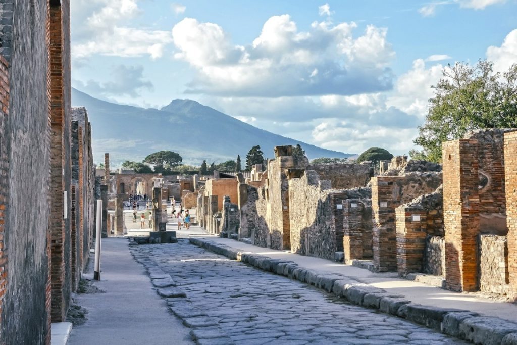 pompeii escavation view - da day trip from rome